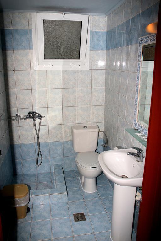 Johny'S Studios Принос Екстериор снимка