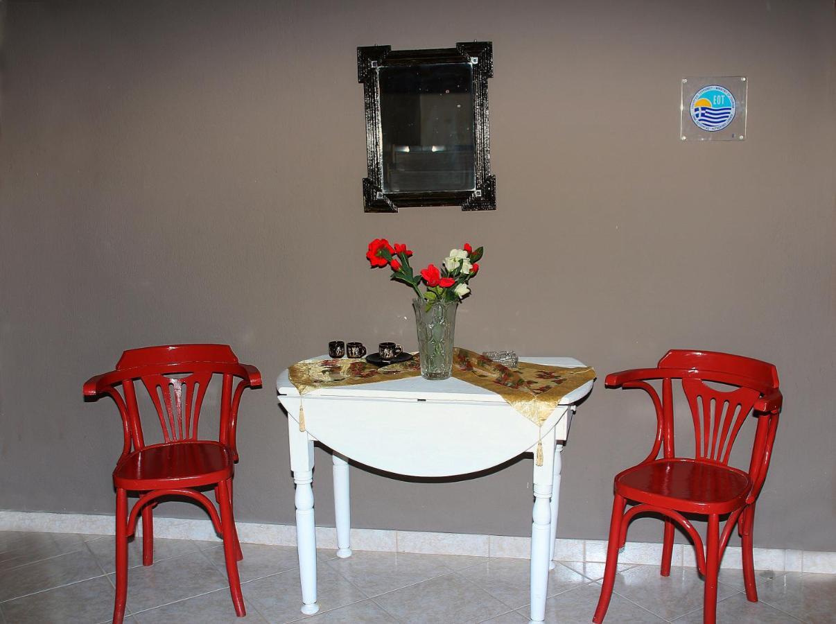 Johny'S Studios Принос Екстериор снимка